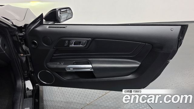 Ford Mustang 2020 — photo 15