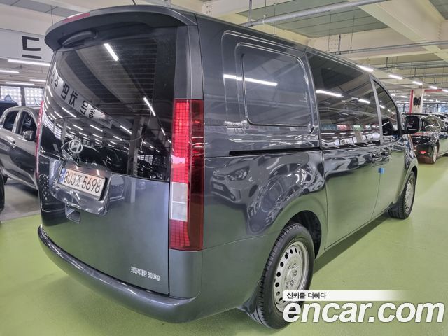 Hyundai Staria 2022 — photo 2