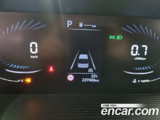 Hyundai Staria 2022 — photo 8