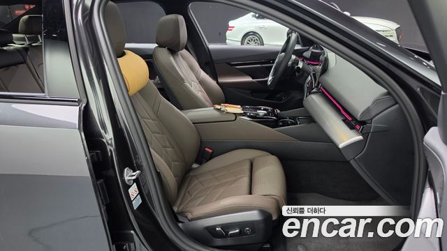 BMW 5-Series 2024 — photo 16