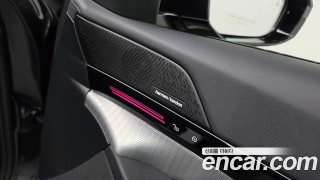 BMW 5-Series 2024 — photo 30