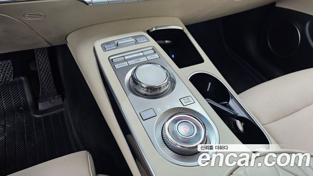 Genesis GV70 2021 — photo 12
