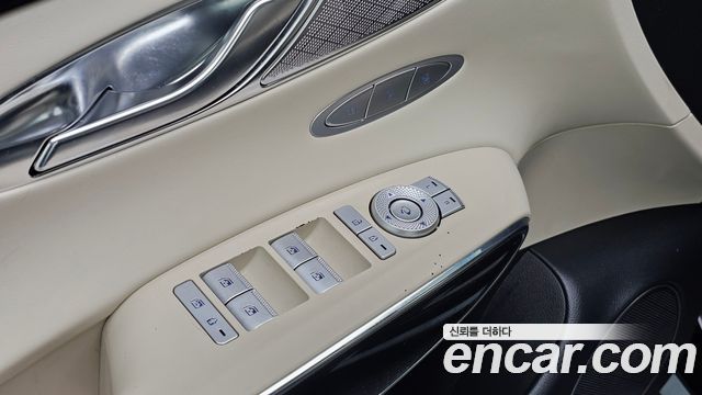 Genesis GV70 2021 — photo 23