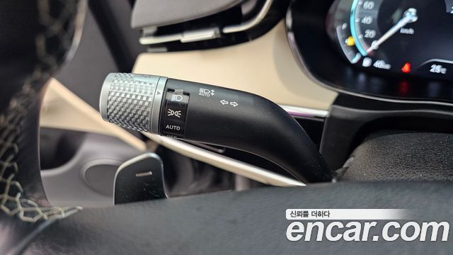 Genesis GV70 2021 — photo 24