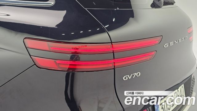 Genesis GV70 2021 — photo 9
