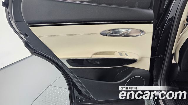 Genesis GV70 2021 — photo 15