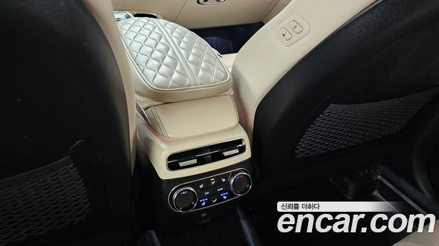 Genesis GV70 2021 — photo 28
