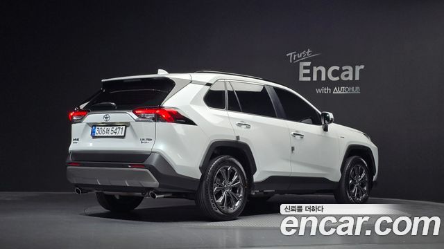 Toyota RAV4 2025 — photo 2