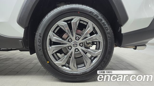 Toyota RAV4 2025 — photo 7