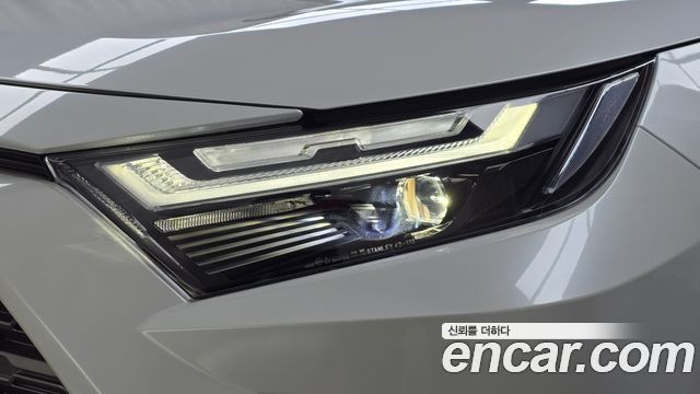 Toyota RAV4 2025 — photo 8