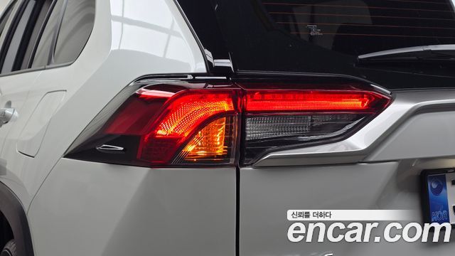 Toyota RAV4 2025 — photo 9
