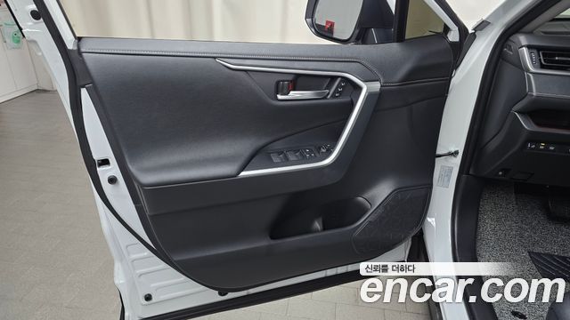 Toyota RAV4 2025 — photo 14