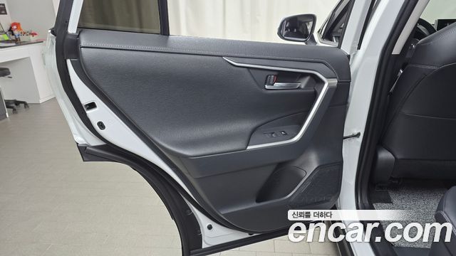 Toyota RAV4 2025 — photo 15
