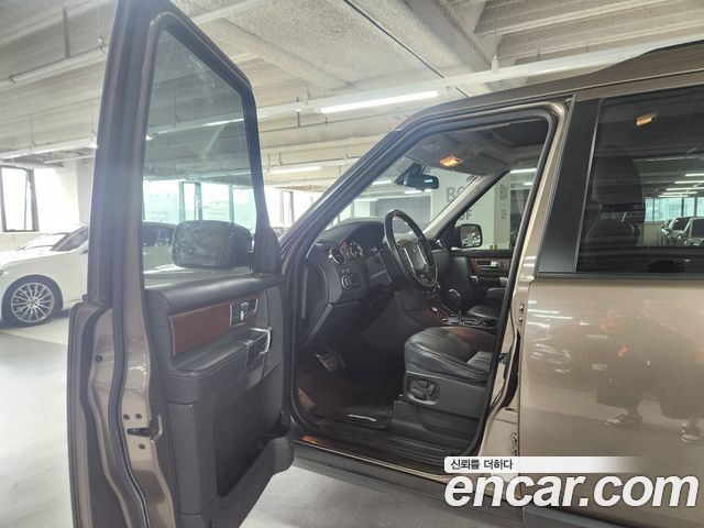 Land Rover Discovery 2011 — photo 8