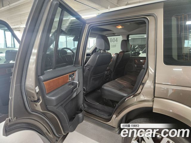 Land Rover Discovery 2011 — photo 9