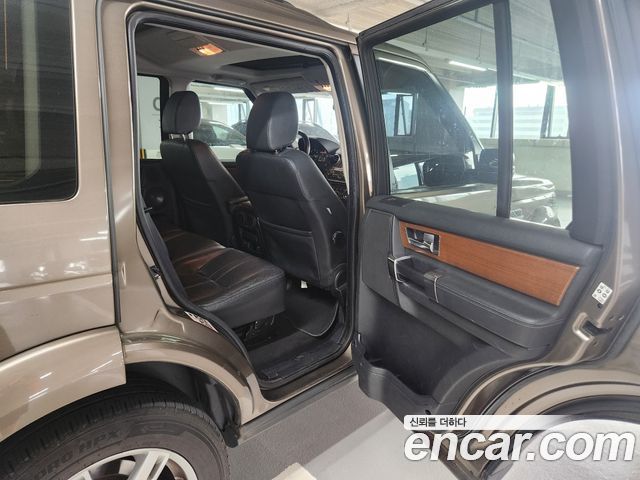Land Rover Discovery 2011 — photo 10