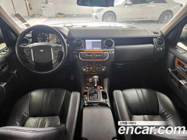 Land Rover Discovery 2011 — photo 14