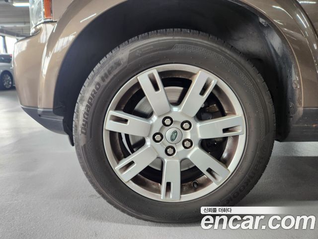 Land Rover Discovery 2011 — photo 15