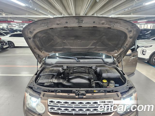 Land Rover Discovery 2011 — photo 17