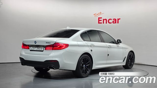 BMW 5-Series 2017 — photo 2
