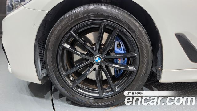 BMW 5-Series 2017 — photo 5