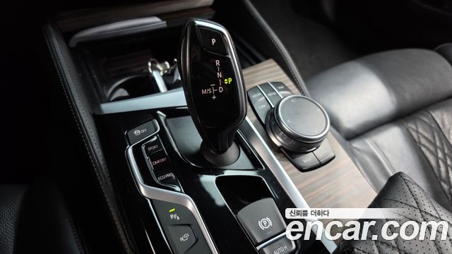 BMW 5-Series 2017 — photo 9