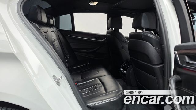BMW 5-Series 2017 — photo 12