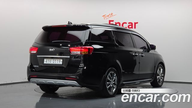 Kia Canival 2017 — photo 2