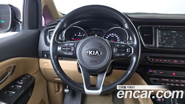 Kia Canival 2017 — photo 19