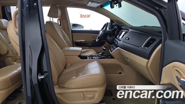 Kia Canival 2017 — photo 16