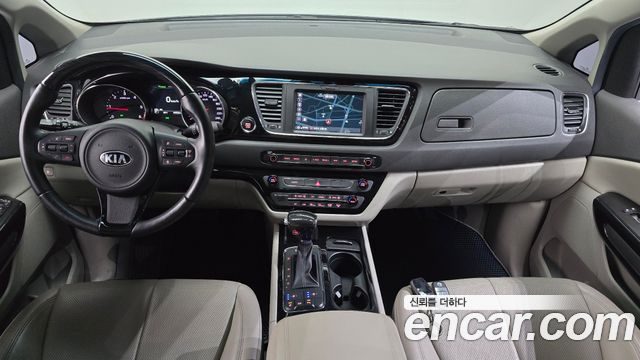 Kia Canival 2018 — photo 10