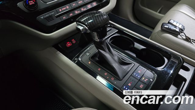 Kia Canival 2018 — photo 12