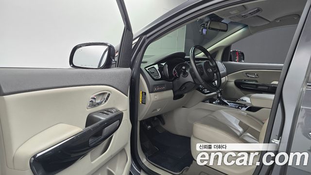 Kia Canival 2018 — photo 13