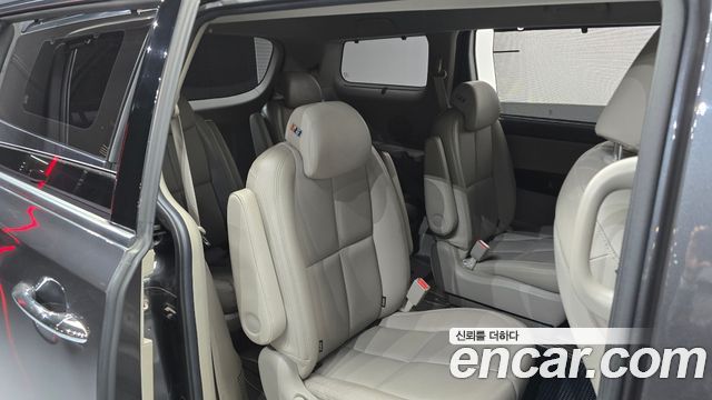 Kia Canival 2018 — photo 17