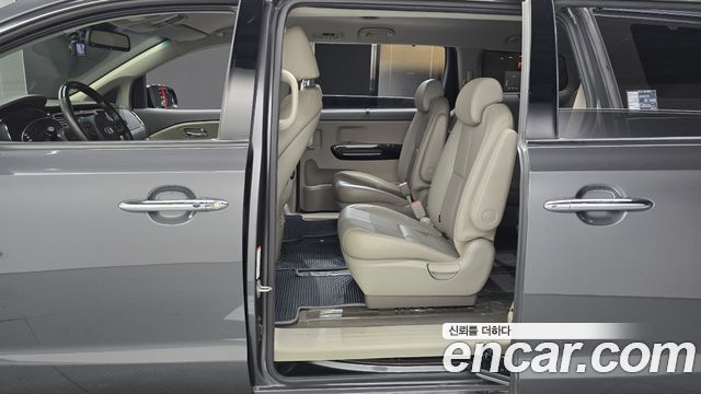 Kia Canival 2018 — photo 18