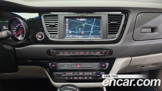 Kia Canival 2018 — photo 22