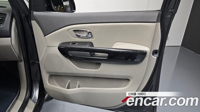 Kia Canival 2018 — photo 15