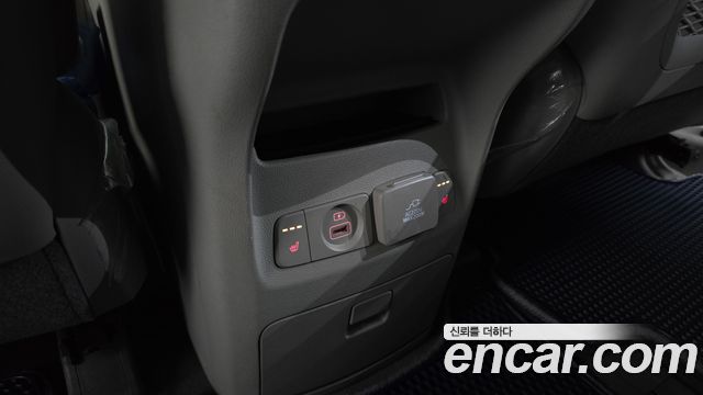Kia Canival 2018 — photo 31