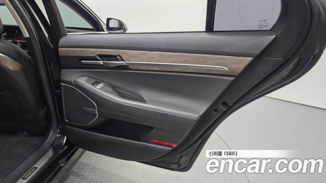 Genesis G90 2019 — photo 15