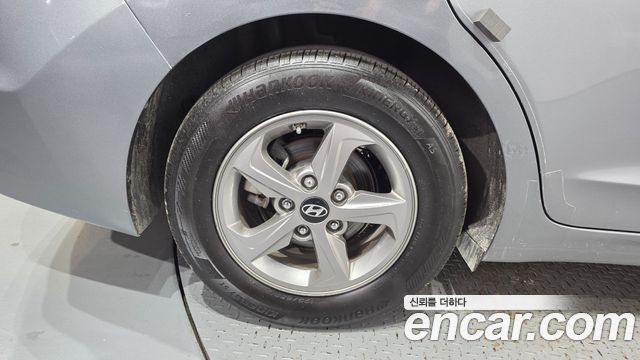 Hyundai AVANTE 2017 — photo 5