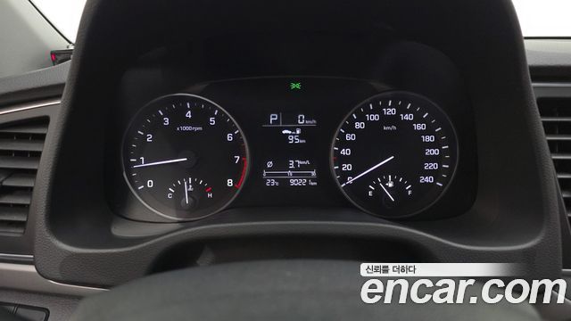 Hyundai AVANTE 2017 — photo 8