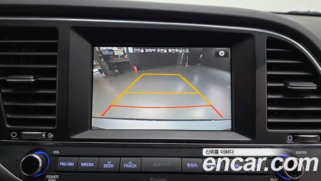 Hyundai AVANTE 2017 — photo 17