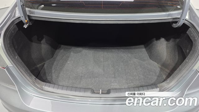 Hyundai AVANTE 2017 — photo 19