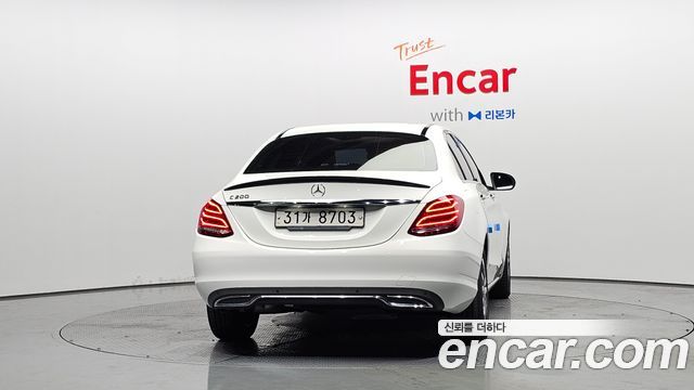 Mercedes-Benz C-Class 2018 — photo 4
