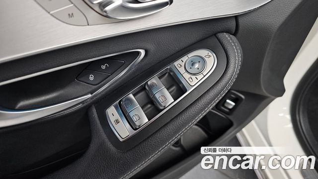 Mercedes-Benz C-Class 2018 — photo 26