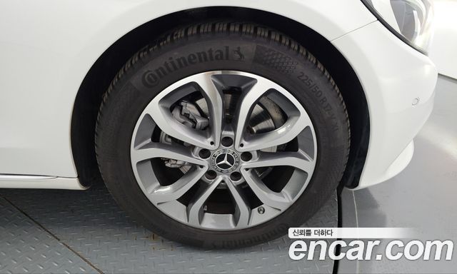 Mercedes-Benz C-Class 2018 — photo 7