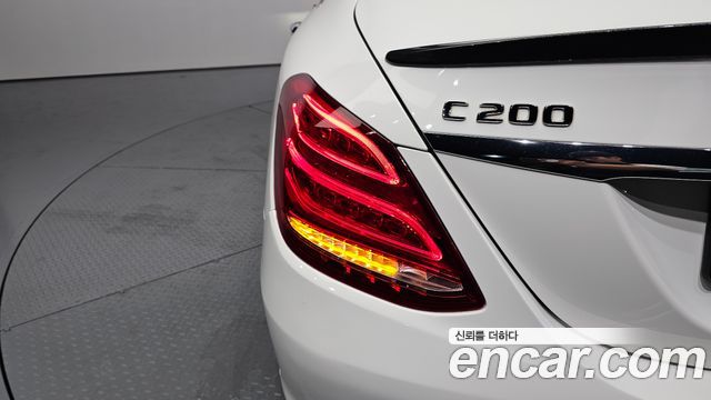 Mercedes-Benz C-Class 2018 — photo 9