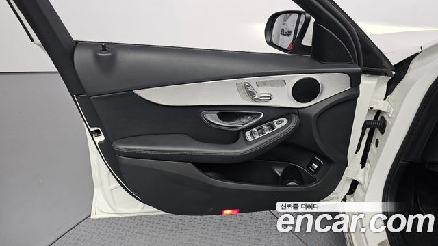 Mercedes-Benz C-Class 2018 — photo 14