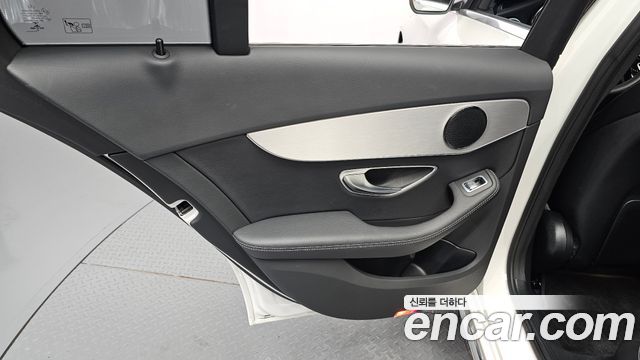 Mercedes-Benz C-Class 2018 — photo 15