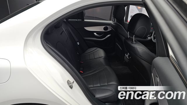 Mercedes-Benz C-Class 2018 — photo 16